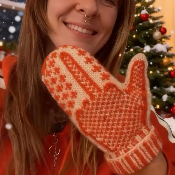 🔥LAST DAY 50% OFF - The "Naughty List" Mittens | Cozy Knit with a Hidden Attitude🖕✨