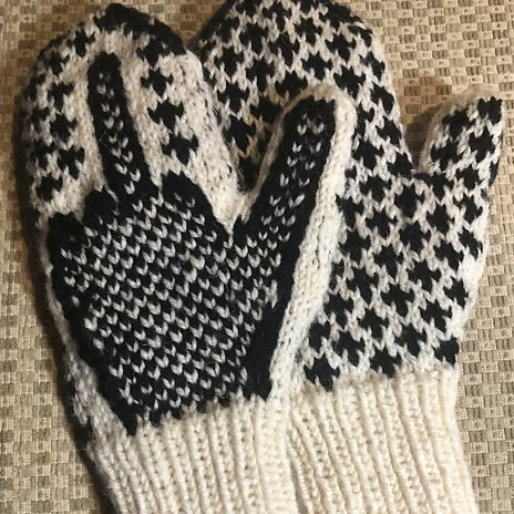 🔥LAST DAY 50% OFF - The "Naughty List" Mittens | Cozy Knit with a Hidden Attitude🖕✨