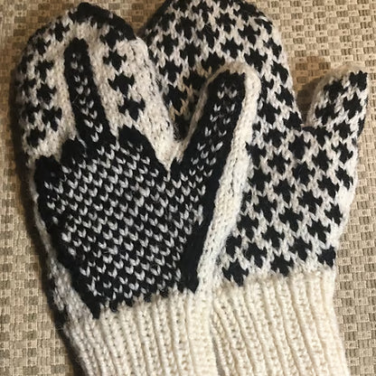 🔥LAST DAY 50% OFF - The "Naughty List" Mittens | Cozy Knit with a Hidden Attitude🖕✨